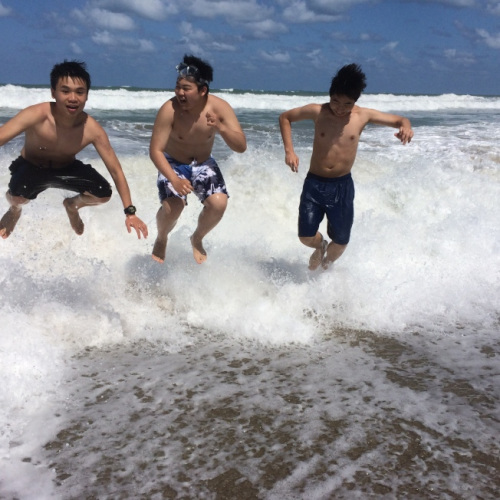 贏在起跑線？中國孩子赴美留學(xué)是否越早越好？