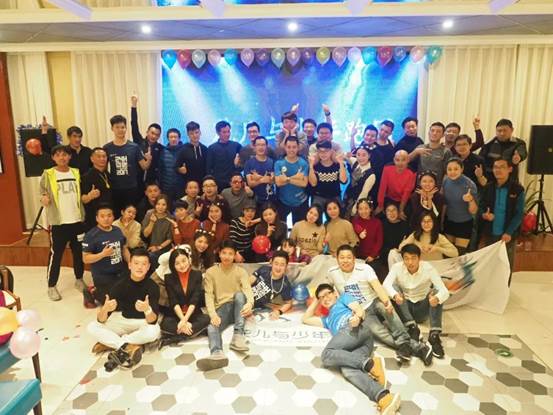 說明: C:Userswangq1317Desktop（新聞）2018甜蜜跑即將起跑，賽道跑團(tuán)加油站成為最大亮點(diǎn)（新聞）2018甜蜜跑即將起跑，賽道跑團(tuán)加油站成為最大亮點(diǎn)花兒與少年跑團(tuán).jpg