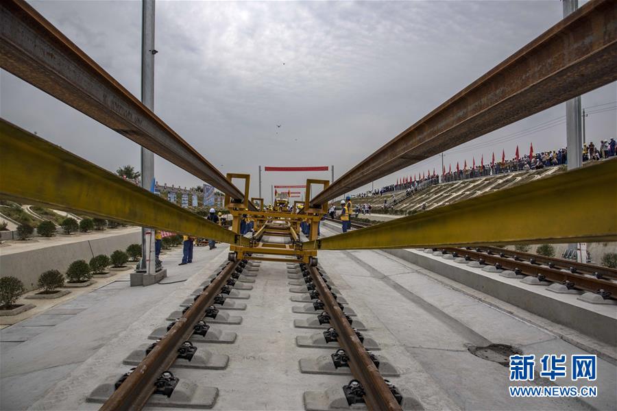 （經(jīng)濟）（3）漢十高鐵進入鋪軌施工階段