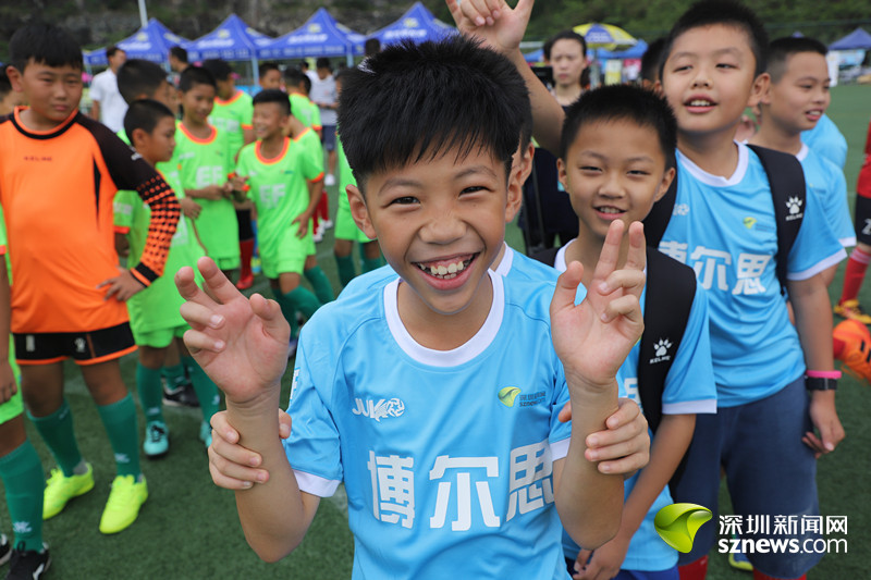 “足球讓我快樂!”