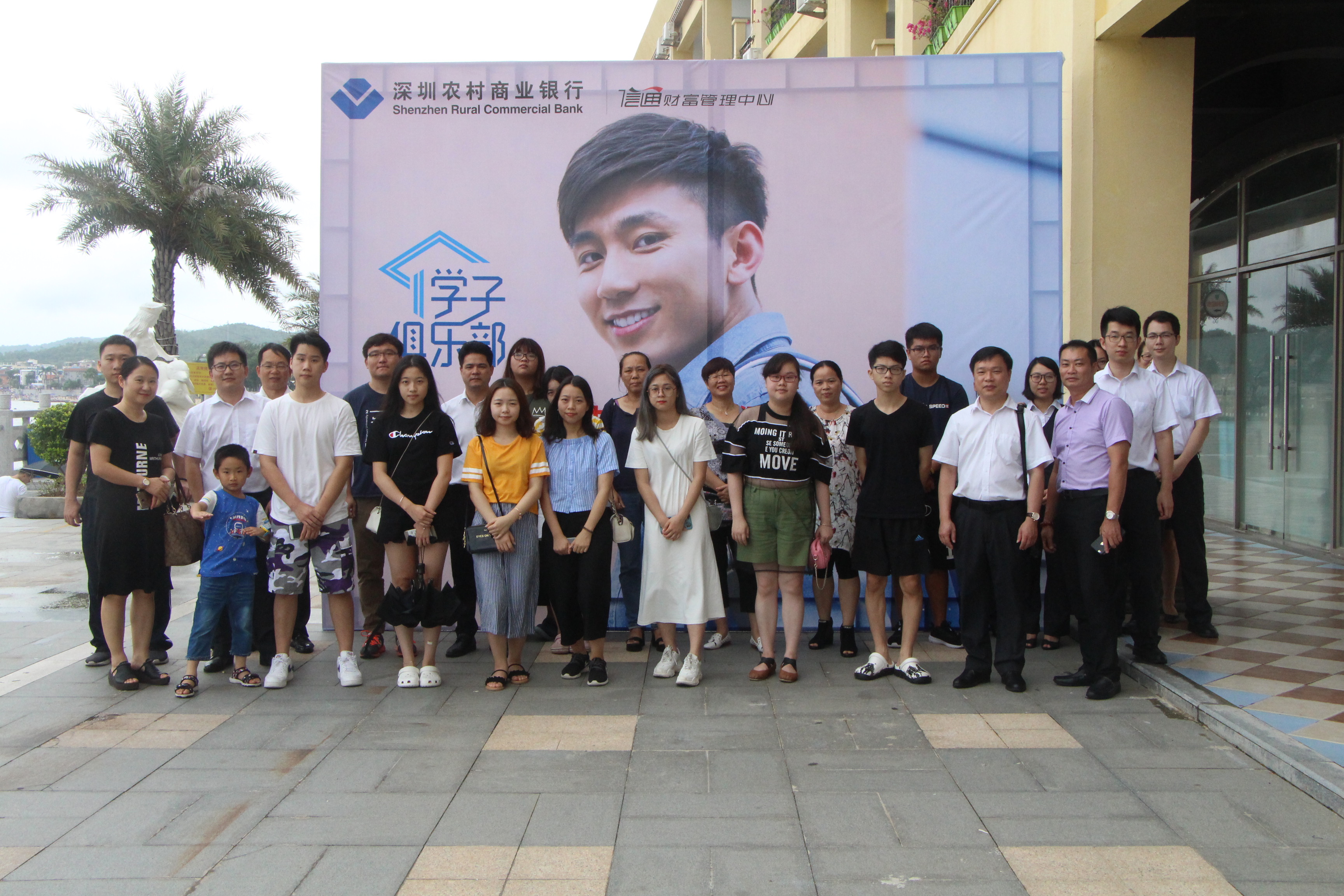 十年寒窗苦泛舟，終得梅花撲鼻來